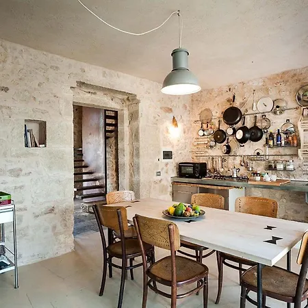 Villa Fortugno Sleeps 7 Pool Wifi
