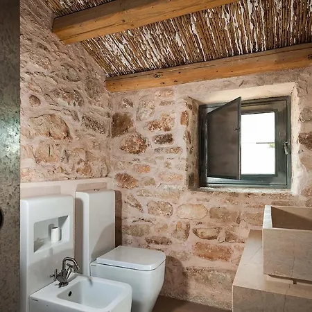 Fortugno Sleeps 7 Pool Wifi
